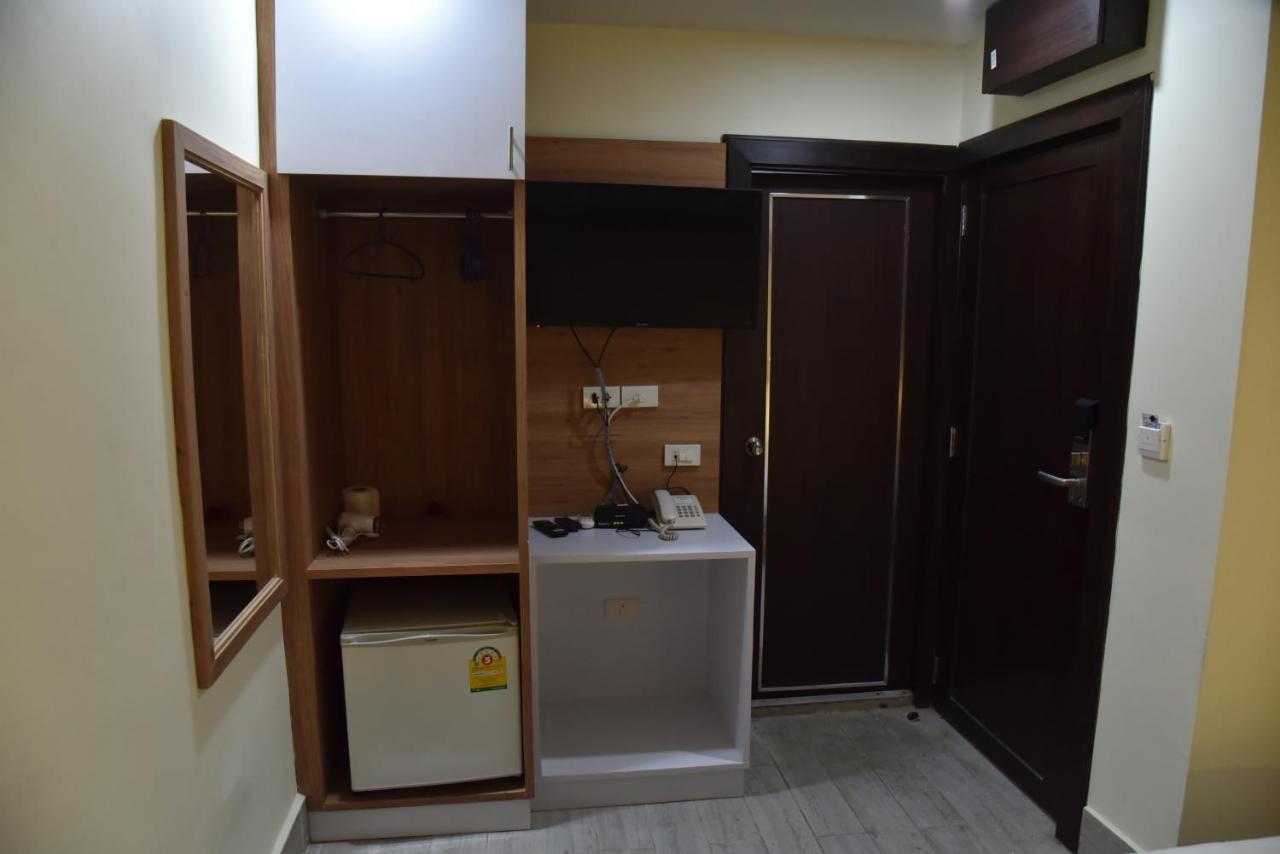 Rose Nana Hotel Банкок Екстериор снимка