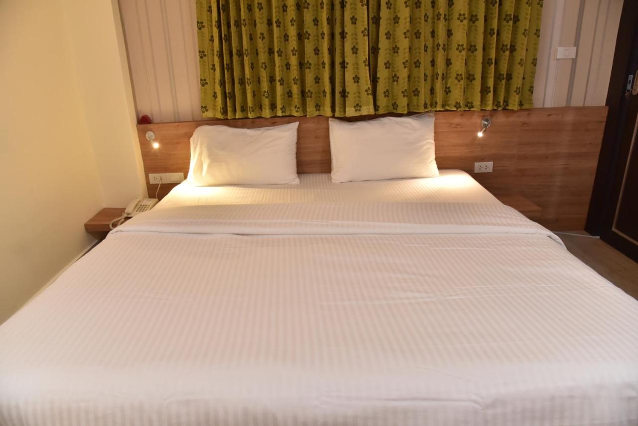 Rose Nana Hotel Банкок Екстериор снимка
