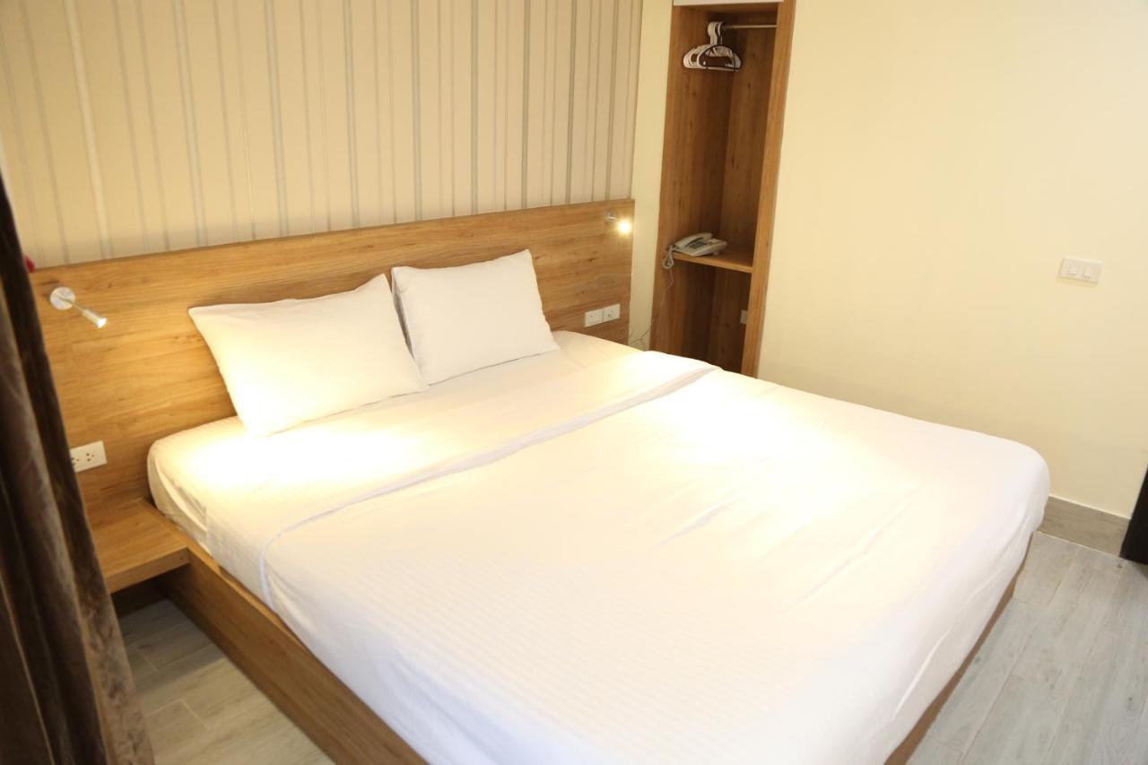 Rose Nana Hotel Банкок Екстериор снимка