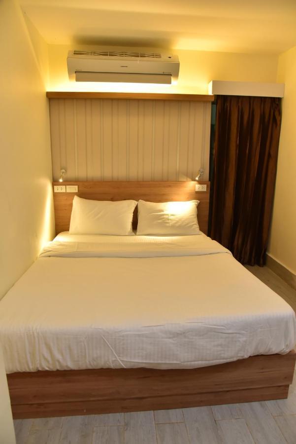 Rose Nana Hotel Банкок Екстериор снимка